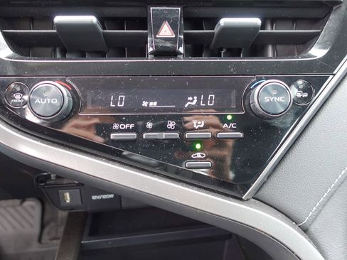 Used 2022 Toyota Camry SE FWD image 23