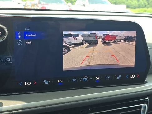 Used 2025 Chevrolet Traverse LT w/ LPO, Floor Liner Package FWD image 32
