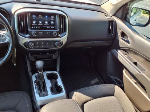 Used 2022 Chevrolet Colorado LT w/ LT Convenience Package AWD/4WD image 4
