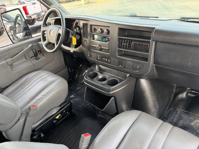 Used 2018 GMC Savana 3500 Extended w/ Power Convenience Package RWD image 18