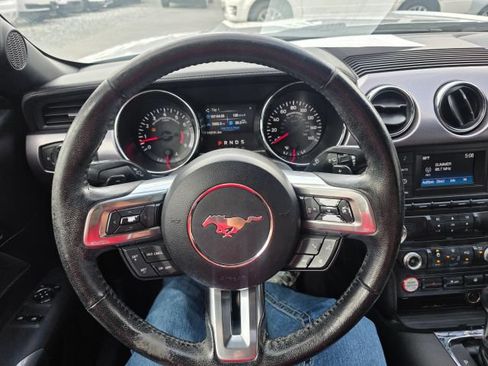 Used 2016 Ford Mustang Coupe RWD image 17