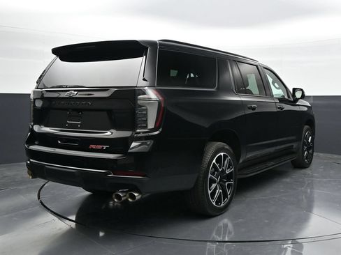 Used 2025 Chevrolet Suburban RST w/ Comfort Package AWD/4WD image 10