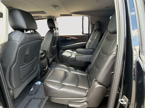 Used 2019 Cadillac Escalade ESV Luxury AWD/4WD image 25