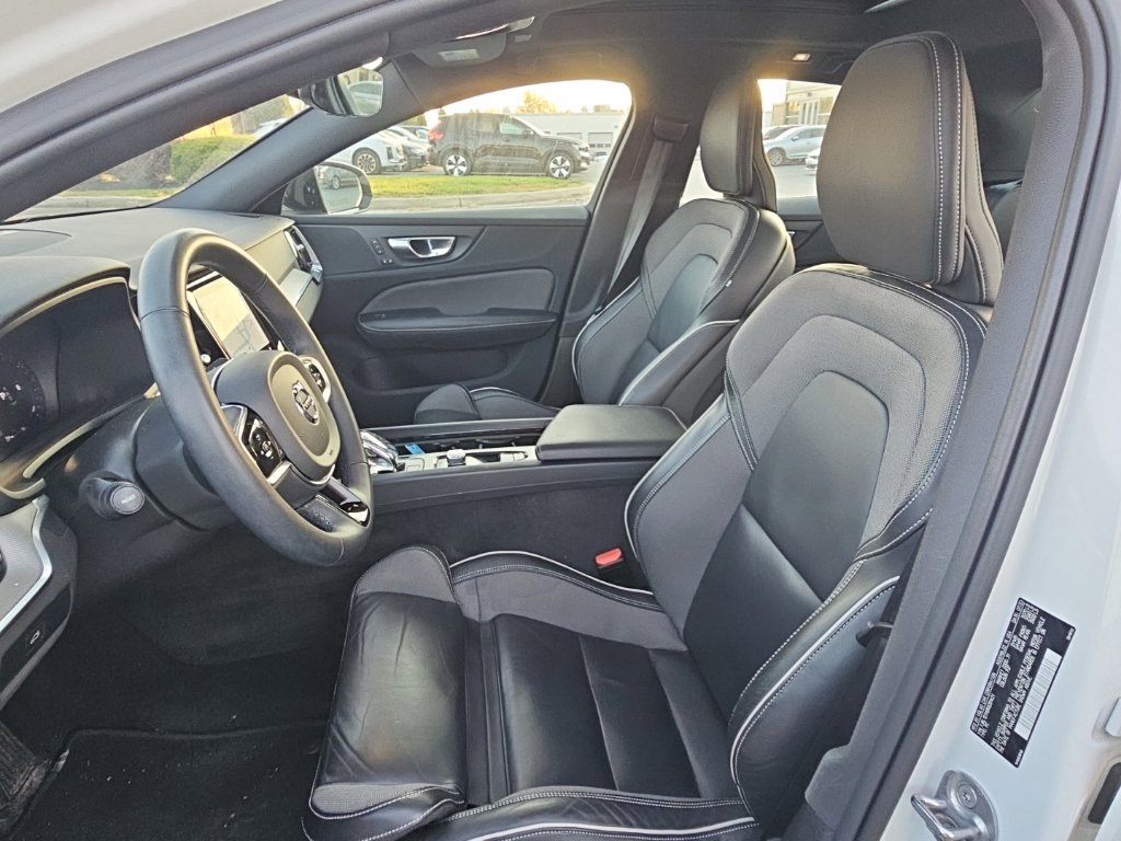 Used 2024 Volvo S60 B5 Plus w/ Climate Package AWD/4WD image 3