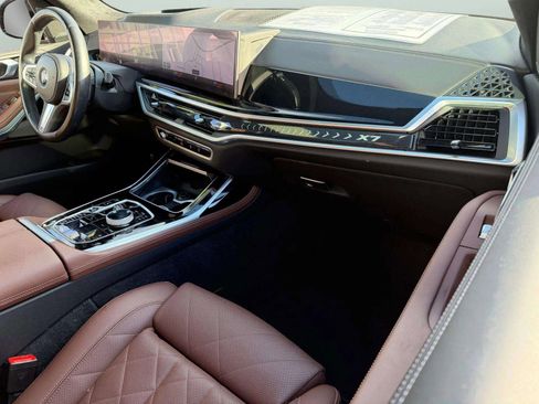 Used 2023 BMW X7 xDrive40i w/ Executive Package image 2