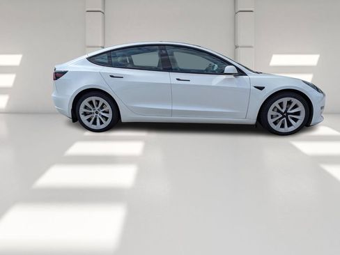 Used 2023 Tesla Model 3 Standard Range image 4