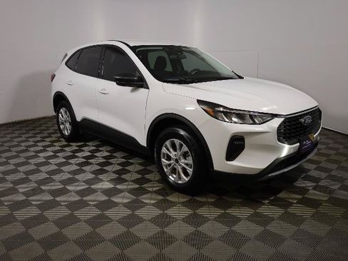 Certified 2025 Ford Escape Active w/ Cold Weather Package AWD/4WD image 4