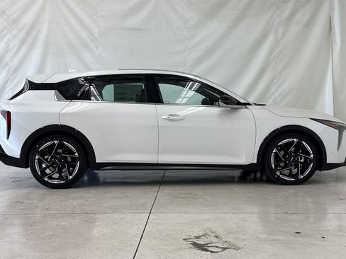 New 2026 Kia K4 GT-Line FWD image 3