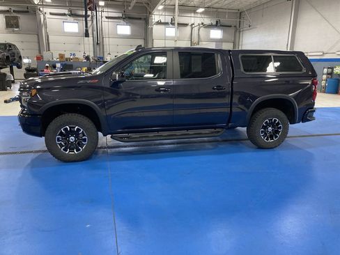 Used 2022 Chevrolet Silverado 1500 ZR2 w/ Technology Package AWD/4WD image 4