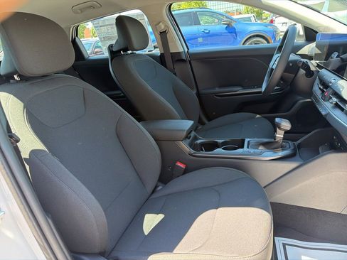New 2026 Kia K4 FWD image 11