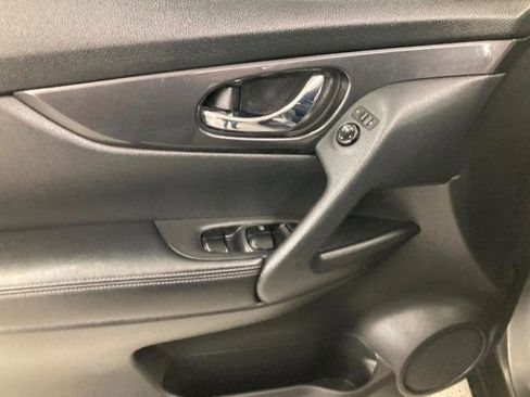 Used 2017 Nissan Rogue S AWD/4WD image 24