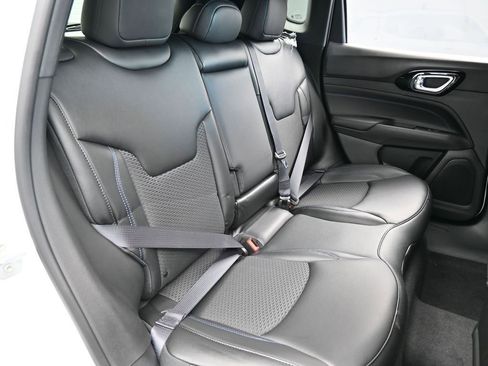 New 2026 Jeep Compass Latitude image 36