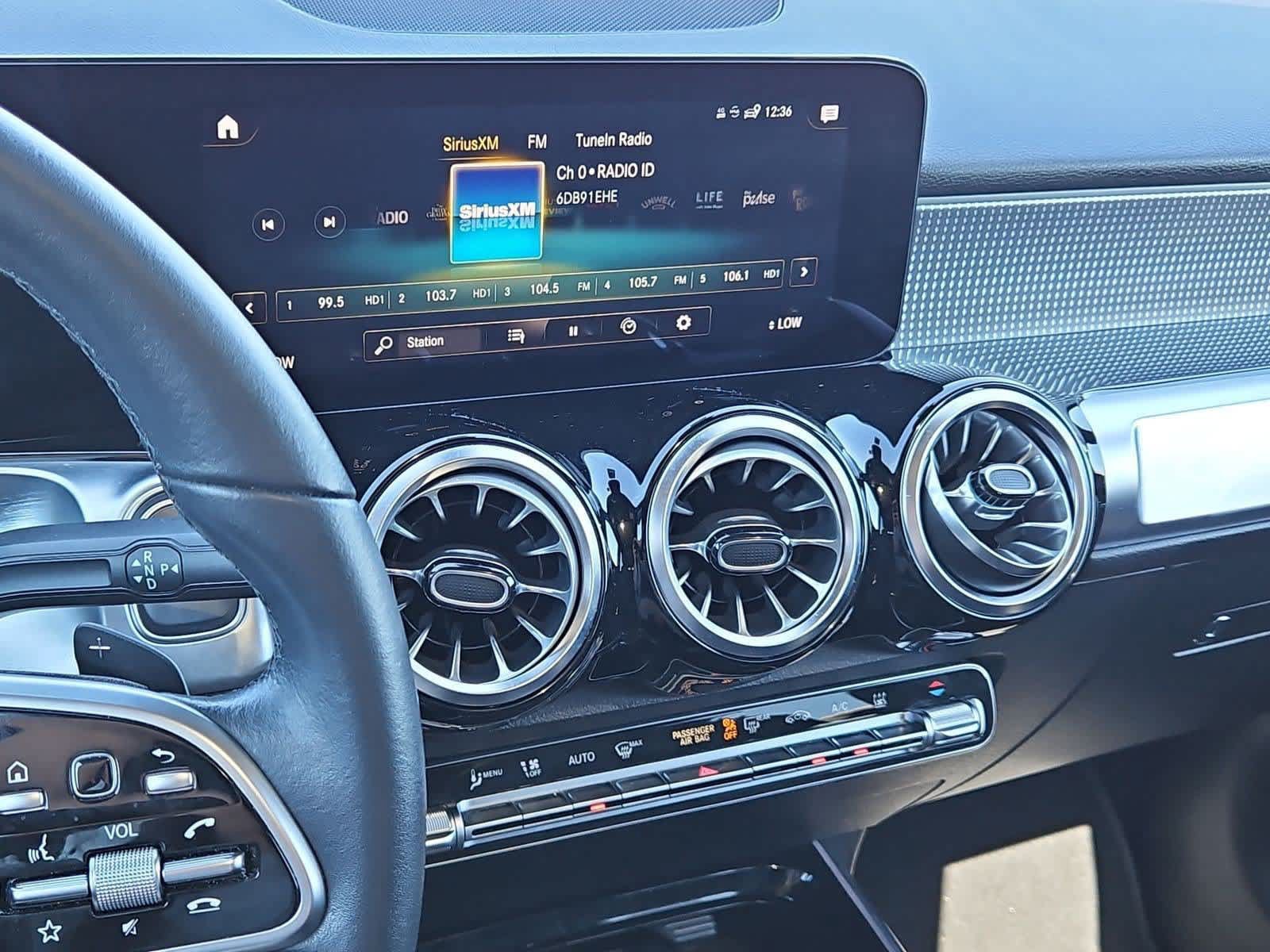 Used 2022 Mercedes-Benz EQB 300 4MATIC image 28