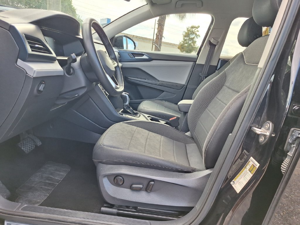 Used 2024 Volkswagen Taos SE FWD image 11