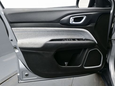 Used 2022 Jeep Compass Latitude w/ Convenience Group image 9