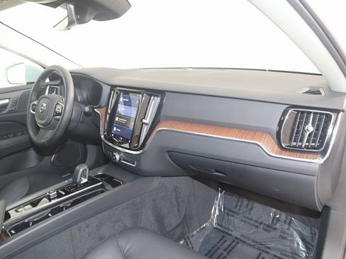 Used 2024 Volvo V60 B5 Cross Country Plus image 42