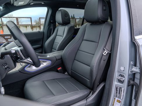 Used 2025 Mercedes-Benz GLS 450 4MATIC image 16