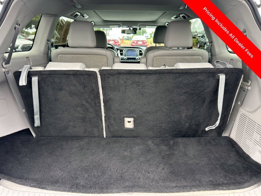 Used 2016 Toyota Highlander Limited Platinum FWD image 19