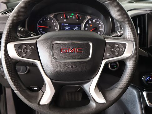 Used 2024 GMC Terrain SLE w/ Driver Convenience Package FWD image 3
