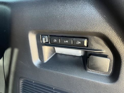 Used 2025 Ford Explorer ST image 11