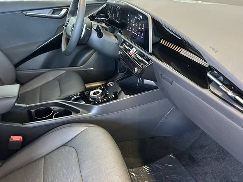 New 2026 Kia Niro Wave FWD image 16