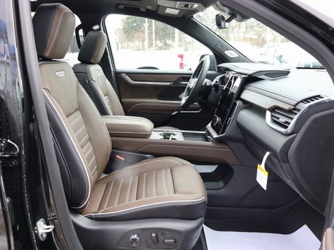 New 2026 GMC Acadia Denali Ultimate w/ LPO, Floor Liner Package image 39