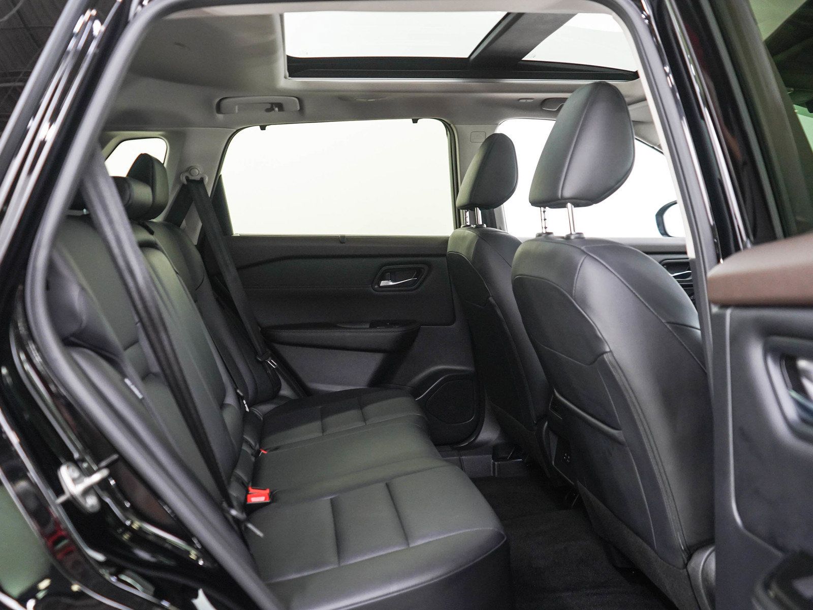 Used 2023 Nissan Rogue SV w/ SV Premium B Package AWD/4WD image 12