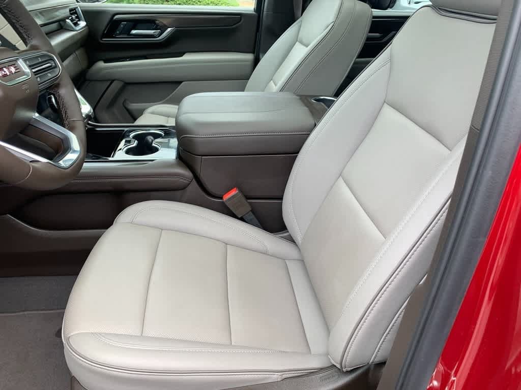 Used 2025 GMC Yukon Elevation w/ Technology Package AWD/4WD image 16