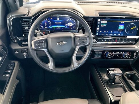 Used 2022 Chevrolet Silverado 1500 ZR2 w/ Technology Package image 4