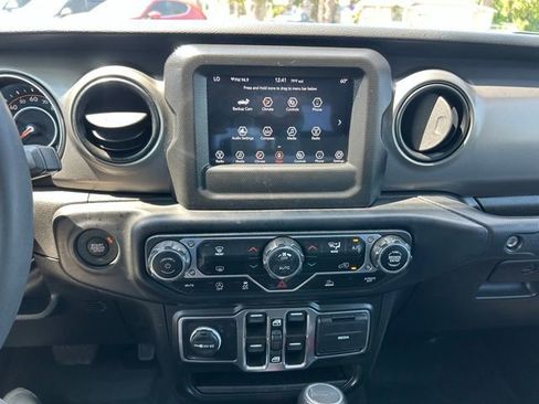 Used 2023 Jeep Gladiator Willys image 23
