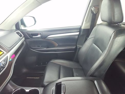 Used 2016 Toyota Highlander XLE AWD/4WD image 16
