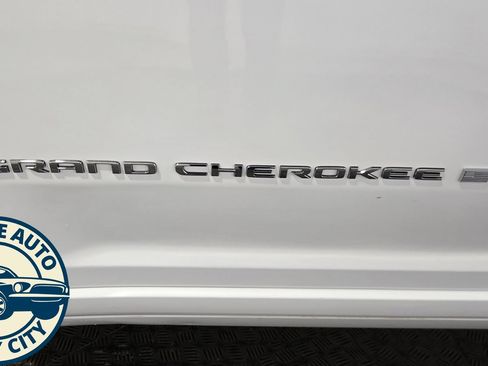 Used 2021 Jeep Grand Cherokee L Overland w/ Luxury Tech Group IV AWD/4WD image 27