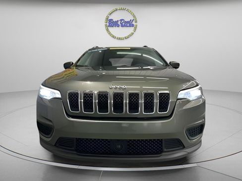 Used 2021 Jeep Cherokee Latitude w/ Mopar Interior Package AWD/4WD image 8