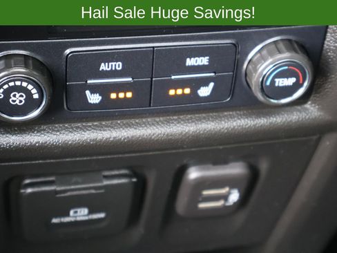 Used 2023 Chevrolet Traverse Premier FWD image 17
