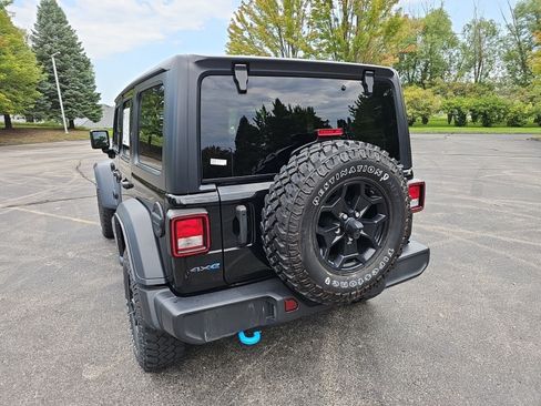 Used 2023 Jeep Wrangler Unlimited w/ Cold Weather Group AWD/4WD image 3