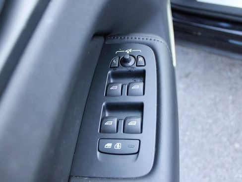 Used 2025 Volvo XC60 B5 Plus image 11