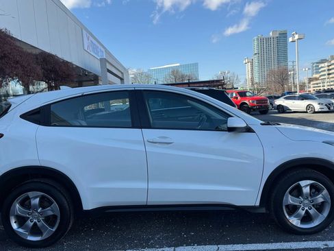Used 2016 Honda HR-V LX image 7