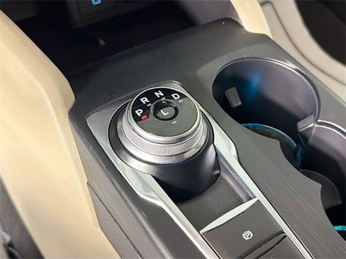 Used 2020 Ford Escape Titanium image 16