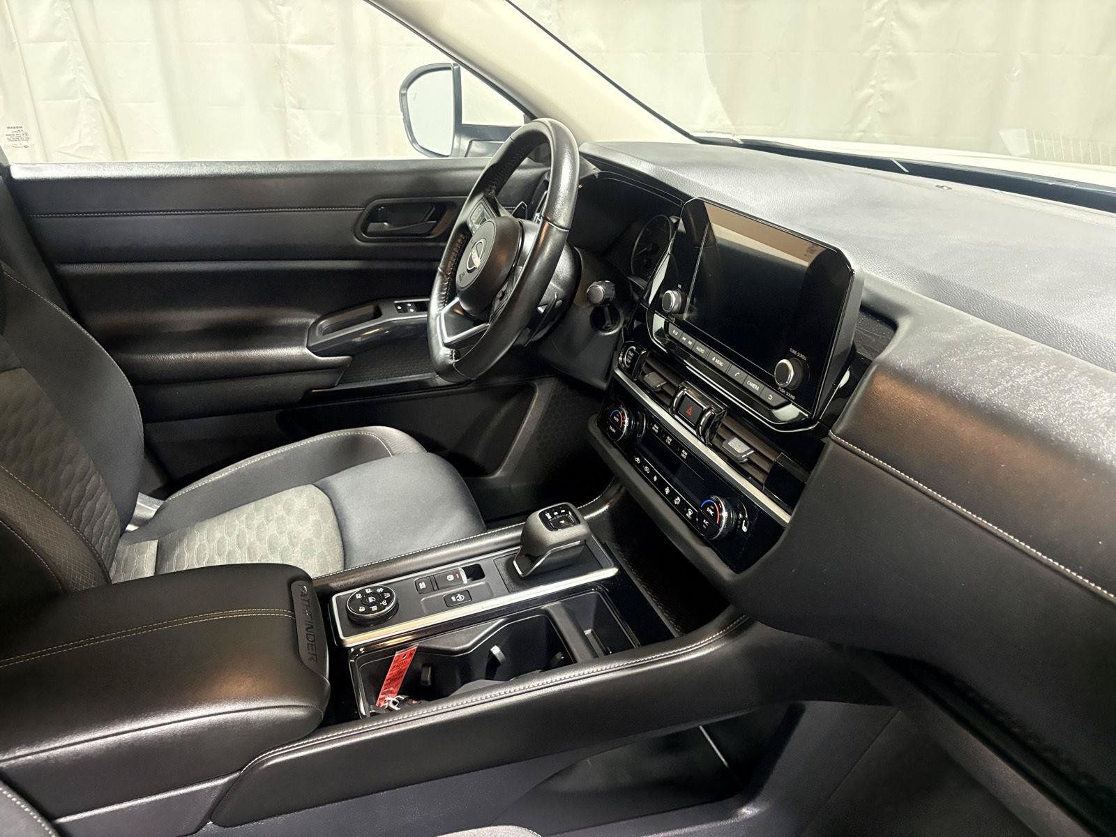 Used 2024 Nissan Pathfinder SV AWD/4WD image 7