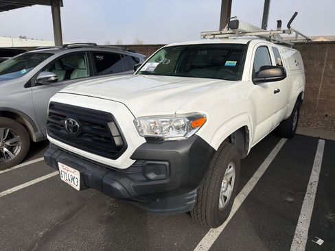 Certified 2022 Toyota Tacoma SR image 4