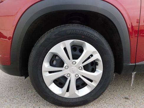 Used 2025 Chevrolet Trax LS image 10