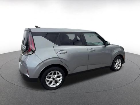 Used 2025 Kia Soul LX w/ LX Technology Package FWD image 12
