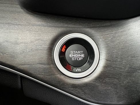 Used 2021 Jeep Grand Cherokee L Limited w/ Luxury Tech Group II image 14