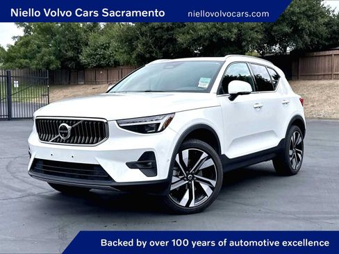 Used 2025 Volvo XC40 B5 Ultra w/ Climate Package AWD/4WD image 1
