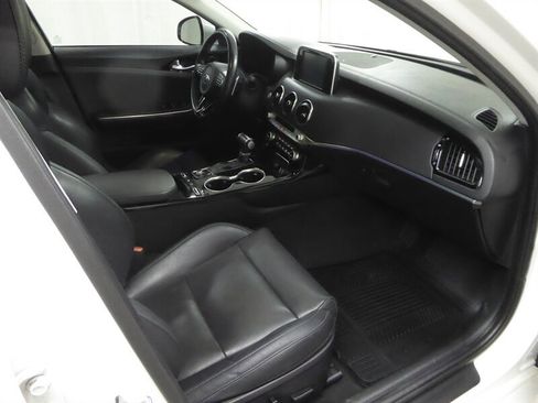 Used 2019 Kia Stinger image 23
