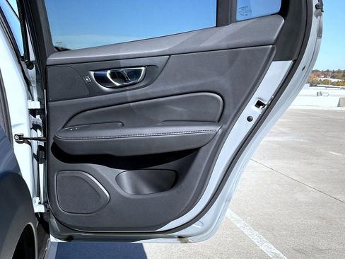 Used 2025 Volvo V60 B5 Cross Country Plus image 18