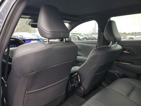 Used 2025 Toyota Crown Signia w/ Advanced Technology Package image 11