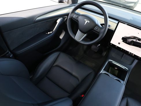 Used 2023 Tesla Model Y Long Range AWD/4WD image 26