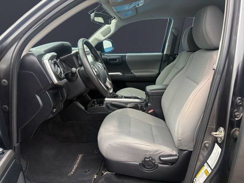 Used 2017 Toyota Tacoma SR5 w/ Tow Package AWD/4WD image 9