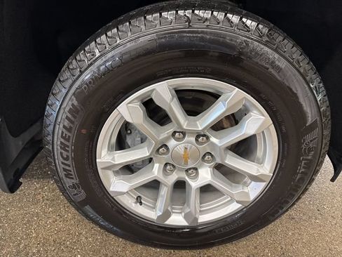 Used 2025 Chevrolet Silverado 1500 LT AWD/4WD image 9